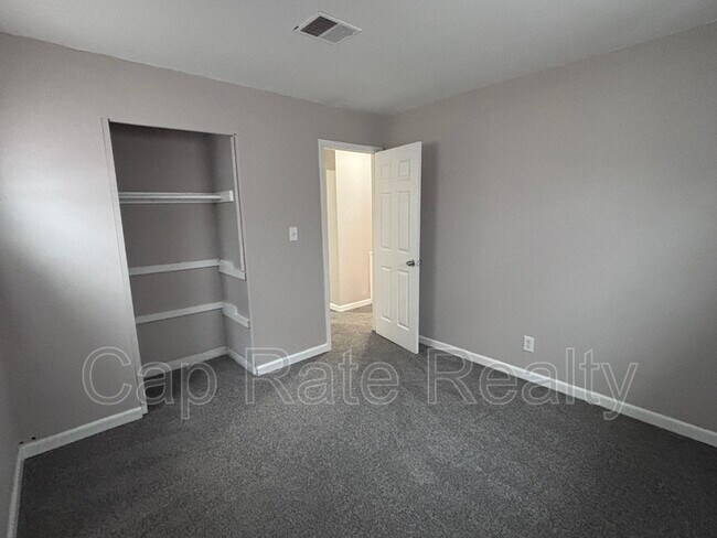 Building Photo - 4003 Carlton Ave