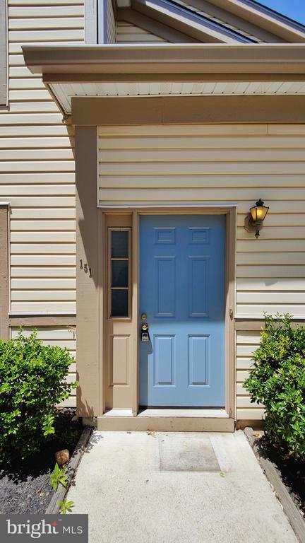 Building Photo - 151 Steeplechase Ct