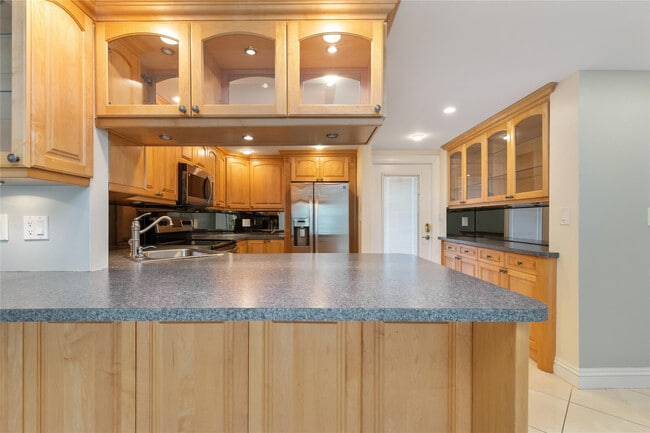 Building Photo - 2731 NE 14th Street Causeway