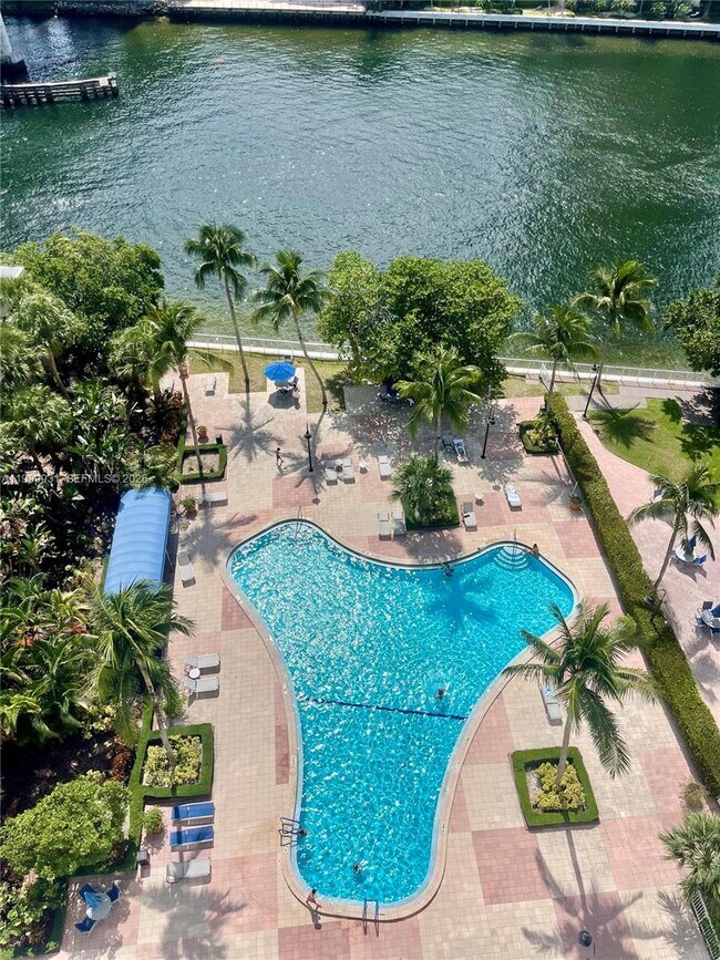 Building Photo - 19390 Collins Ave