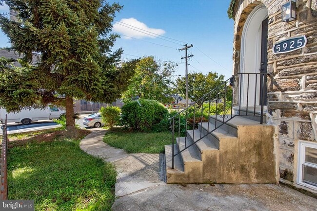 Primary Photo - 5925 Woodcrest Ave