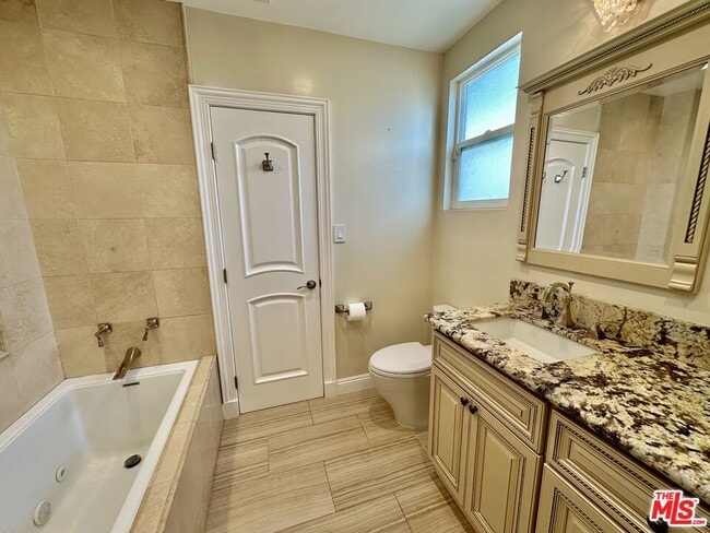 Building Photo - 128 S Swall Dr