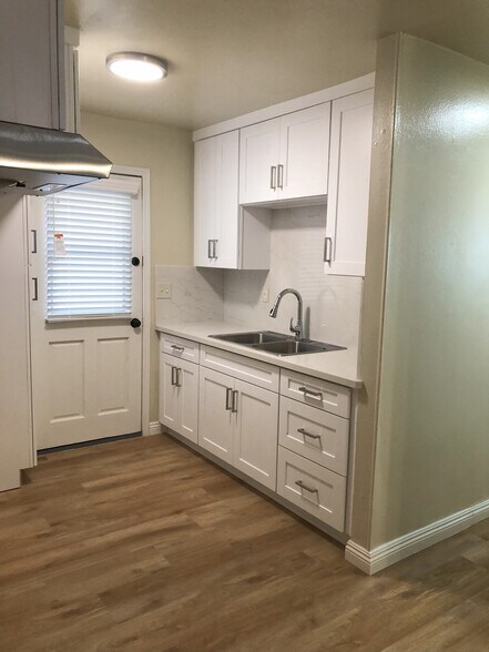 Brand new cabinetry, new stainless steel double sink. - 9226 Palm St