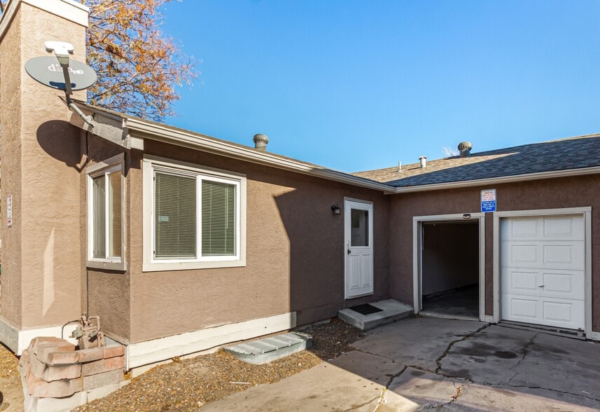 Building Photo - 2060 W Iliff Ave