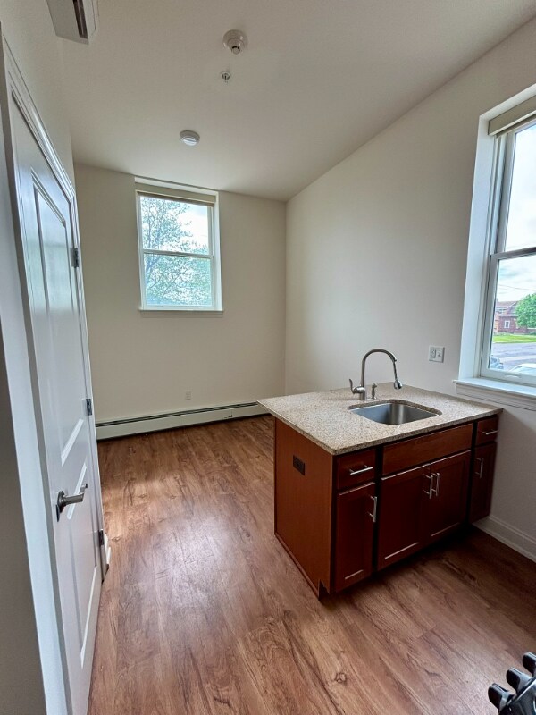 Building Photo - 591 Terrace Park