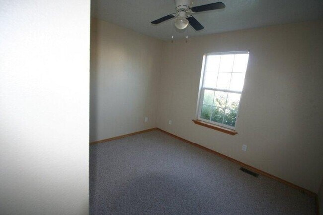 Building Photo - Adorable two bedroom home located in Post ...
