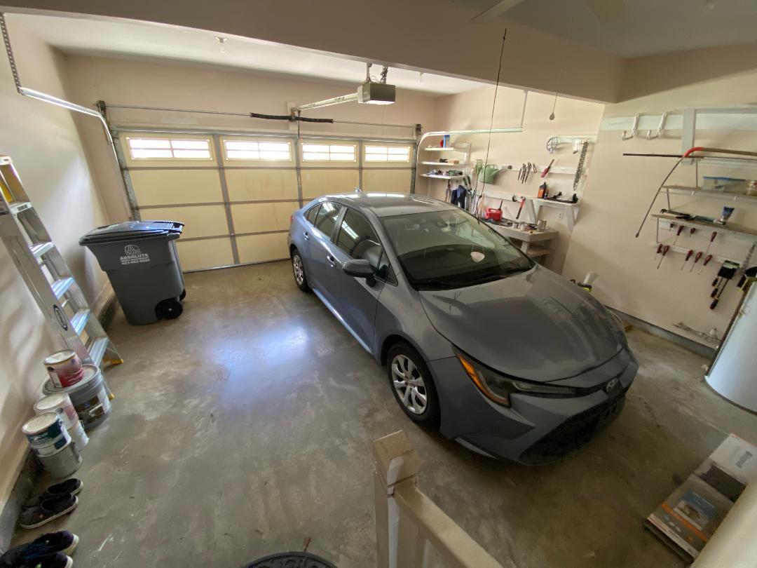 garage - 976 Fuller Glen Cir