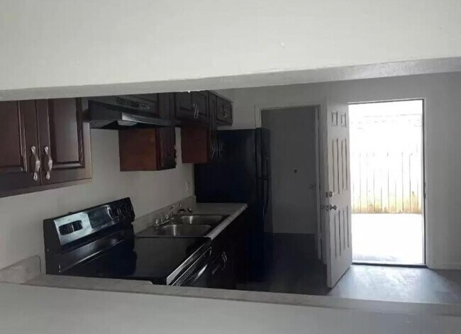 Building Photo - 5949 Tullis Dr