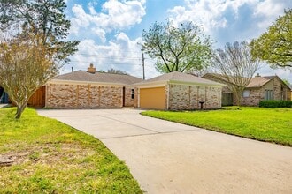 Building Photo - 10003 Windriver Dr