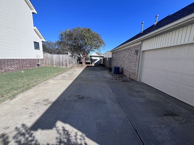 Building Photo - 29 Oak Crest Dr
