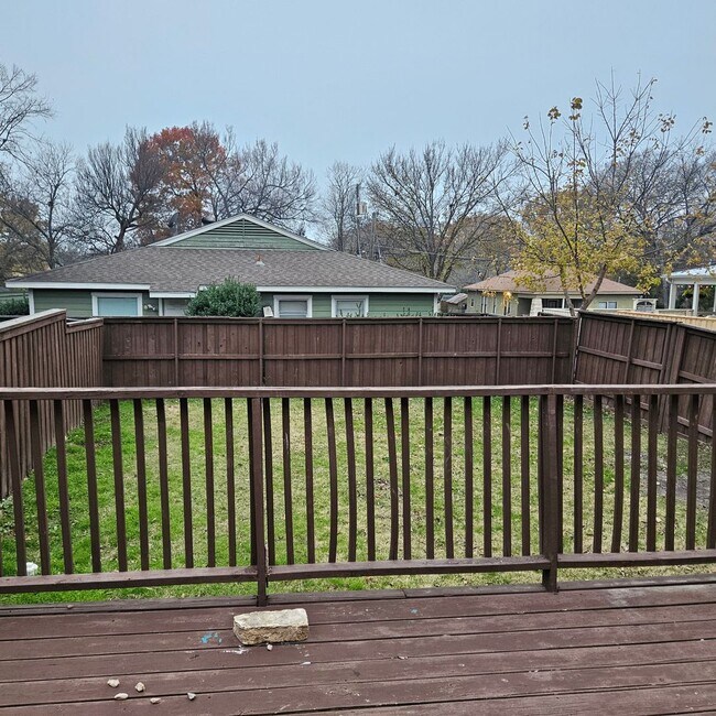 Building Photo - Bradley Duplex