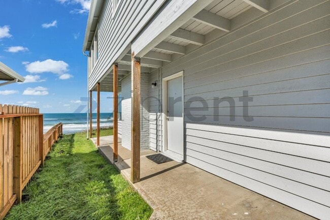 Building Photo - 3549 NW Jetty Ave