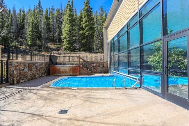 Building Photo - Walk to Main St and Gondola! Furnished! In unit sauna and amenities! Flexible lease terms!