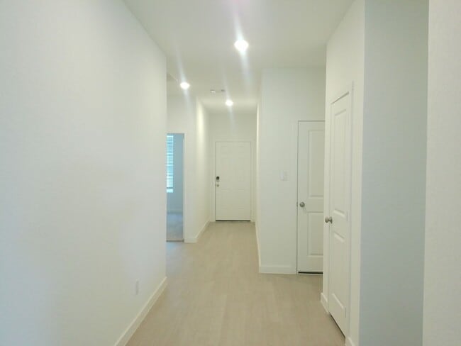 Building Photo - 2846 Westeros St