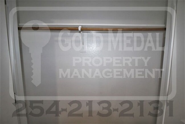 Building Photo - 4003 Cambridge Dr