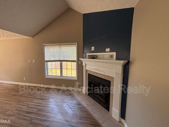 Building Photo - 337 Americana Dr