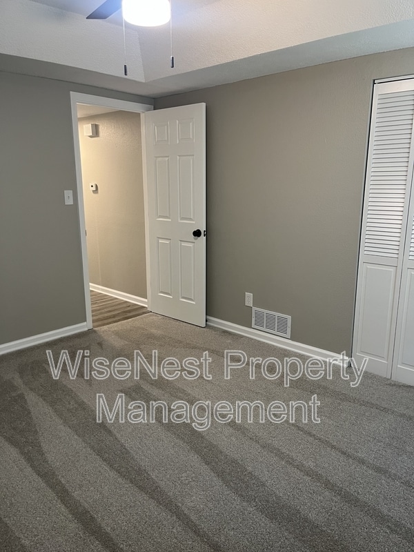 Building Photo - 708 NE Ball Dr