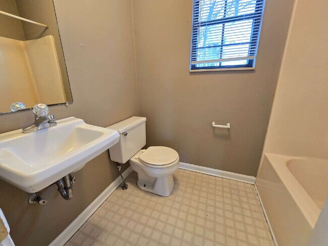 Building Photo - 351 Peabody Dr