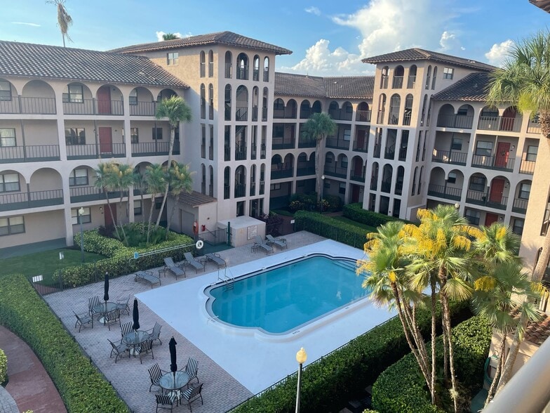 Primary Photo - 6150 Gulfport Blvd S
