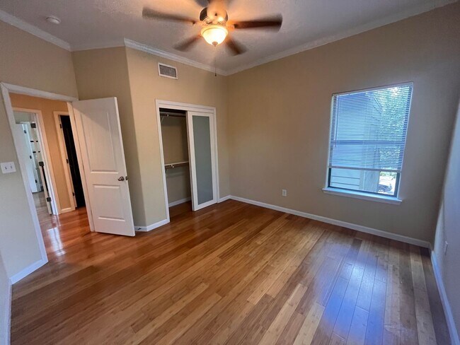 Building Photo - 7bed/6.5bath + 3 car garage and carport