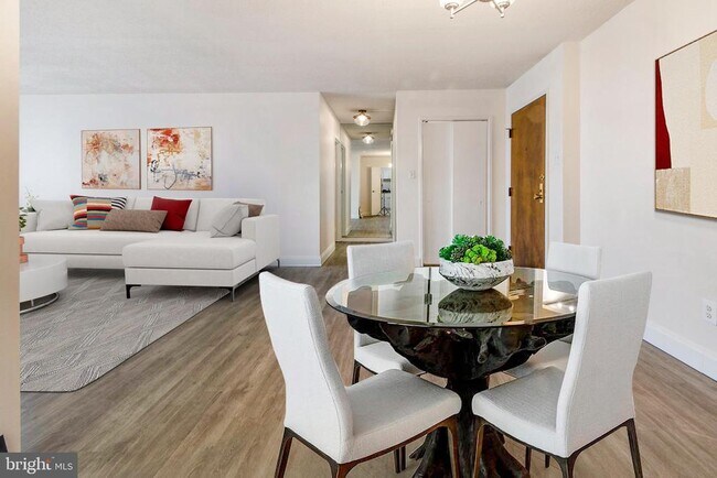 Building Photo - 7420 Westlake Terrace