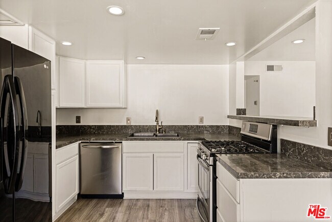 Building Photo - 1836 E Ave J2