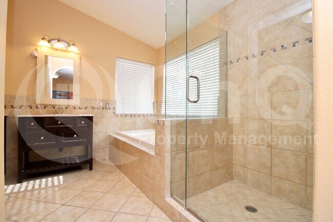 Building Photo - 4345 E Meadow Dr
