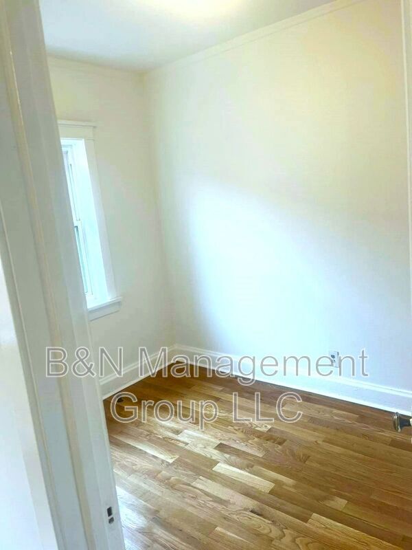 Building Photo - 1065 W Dakin St