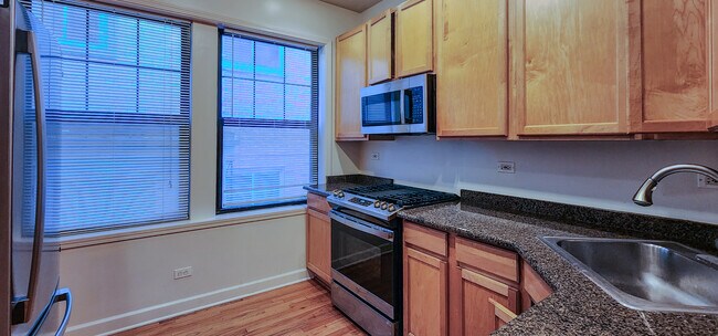 Building Photo - 832 Seward St