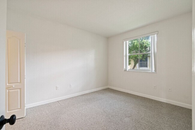 Building Photo - 2-bath condo on the 2nd floor with a newly...
