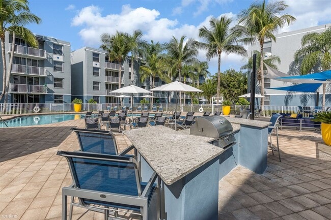 Building Photo - 399 E Sheridan St