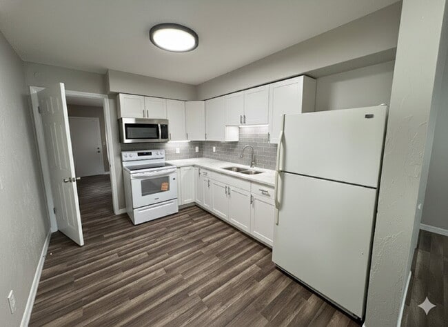 Building Photo - Updated 3 bedroom 2 bath! Lots of yard space for parking