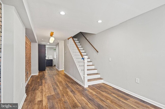 Building Photo - Gorgeous Large 3 Bedroom 3 Bathroom Rental in Hollins Market