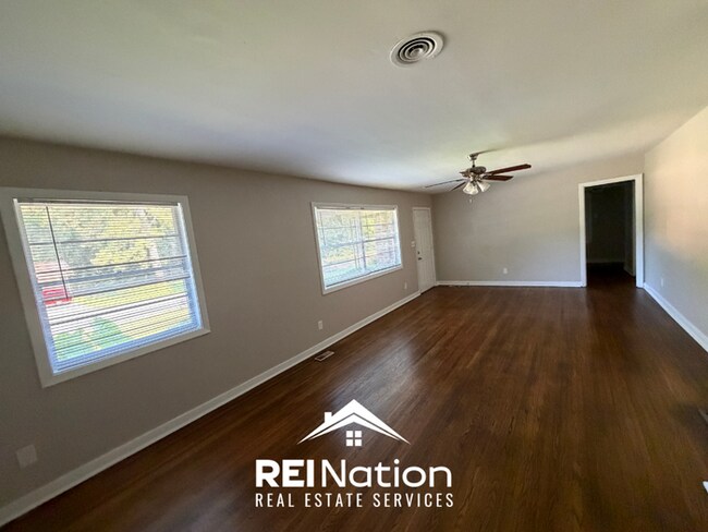 Building Photo - 3BR/2BA Center Point Rental with Hardwood Floors Throughout & Fenced Backyard