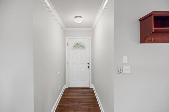 Building Photo - 310 Goldenrod Ct