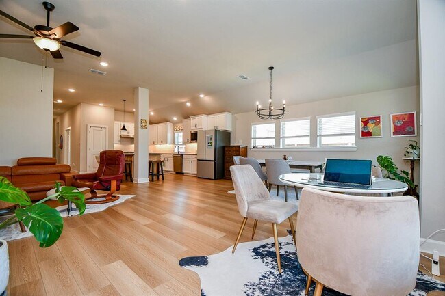 Building Photo - 18426 Bluebird Br Ln