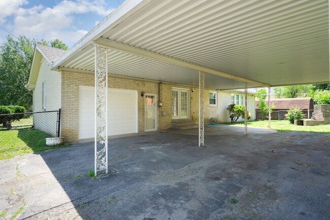 Building Photo - Updated Nashville Ranch for Rent!