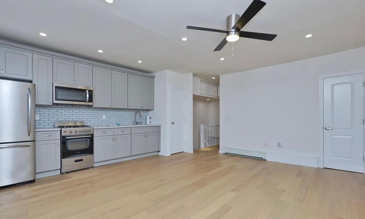 Building Photo - 2076 Coyle St