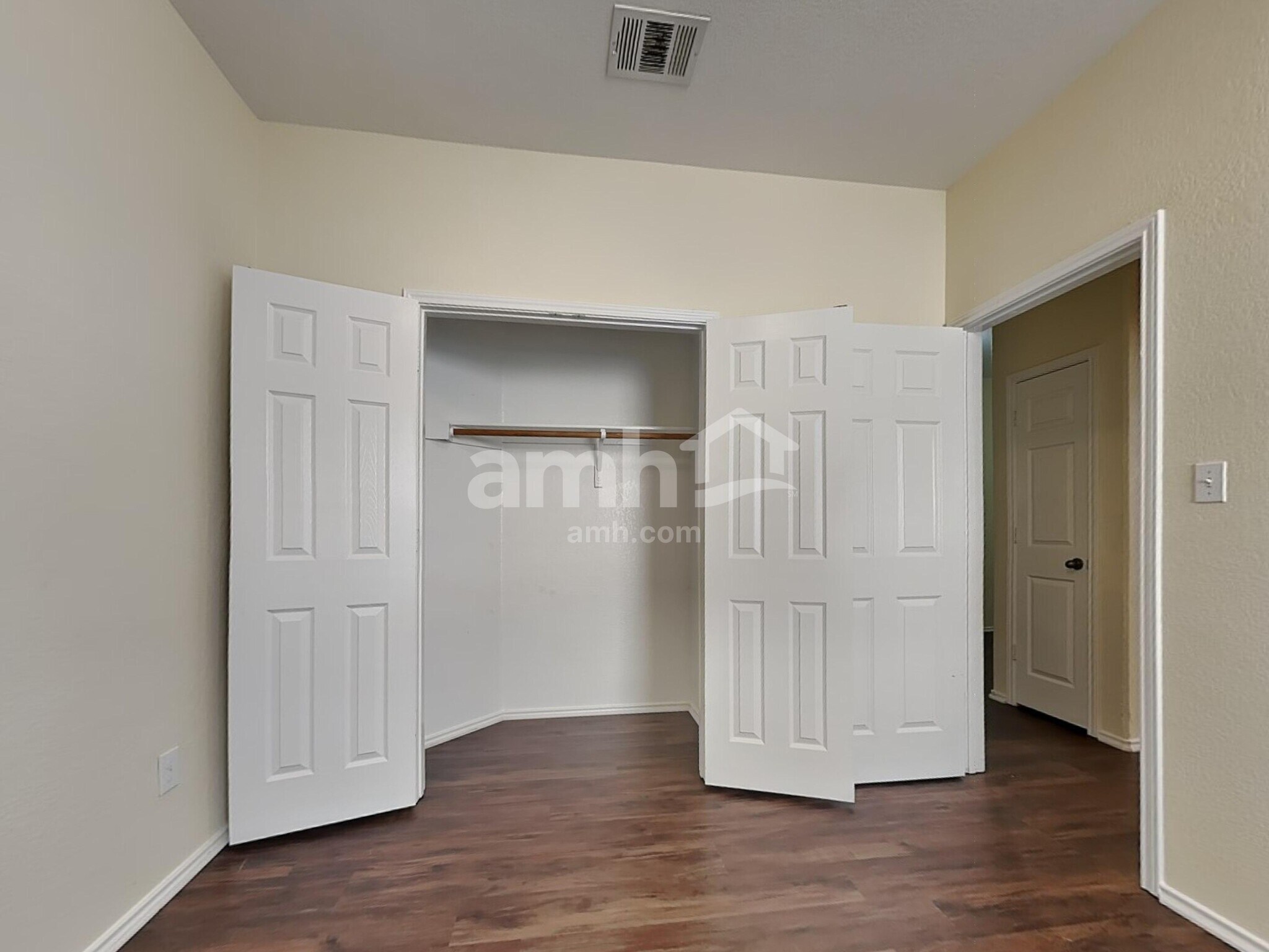 Building Photo - 221 Covent Dr