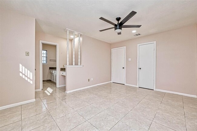 Building Photo - 11503 High Star Dr