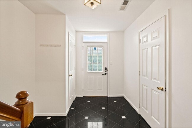Building Photo - 11070 Clovertree Ct