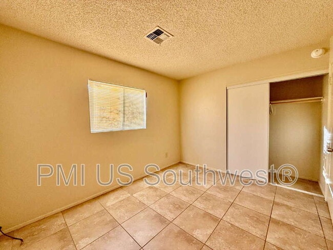 Building Photo - 1842 Gem St