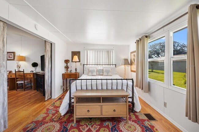 Building Photo - 732 Royal Palm Ave