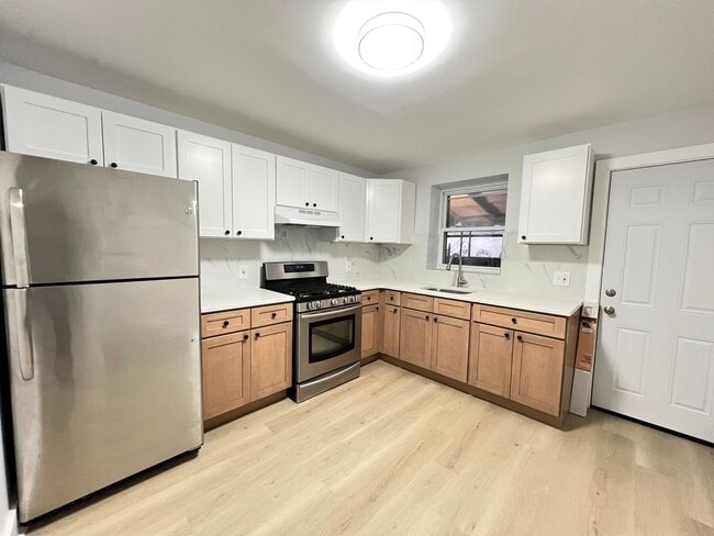 Building Photo - Renovated 3BR/1.5Bth House! Section 8 ONLY!!