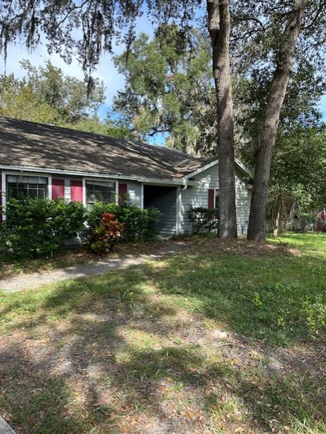 Building Photo - Spacious Julington Creek Home