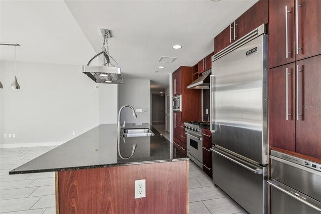Building Photo - 1208 E Kennedy Blvd