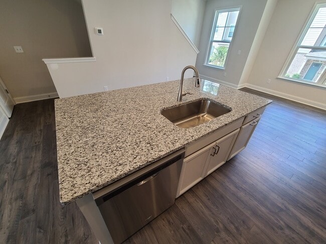 Building Photo - 3 Bed and 3 Bath Brand new ready for move-...