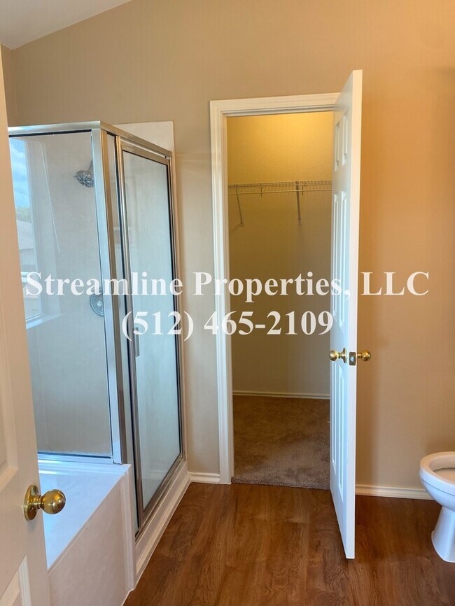 Building Photo - Beautiful 3 bedroom, 3 bathroom and study ...
