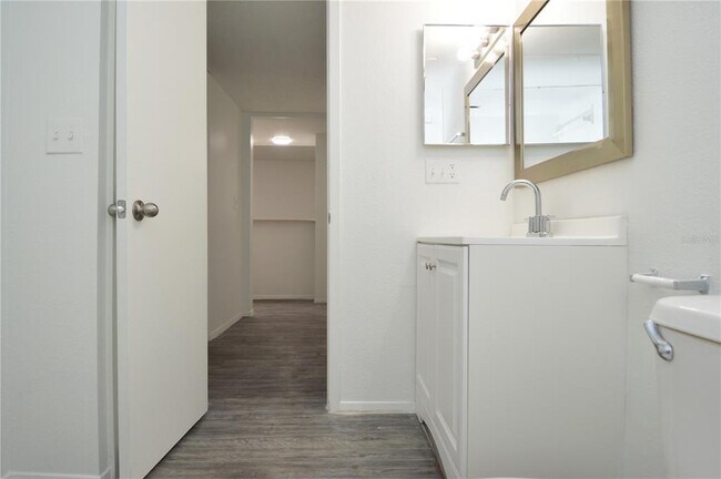 Building Photo - 5004 Castile Pl