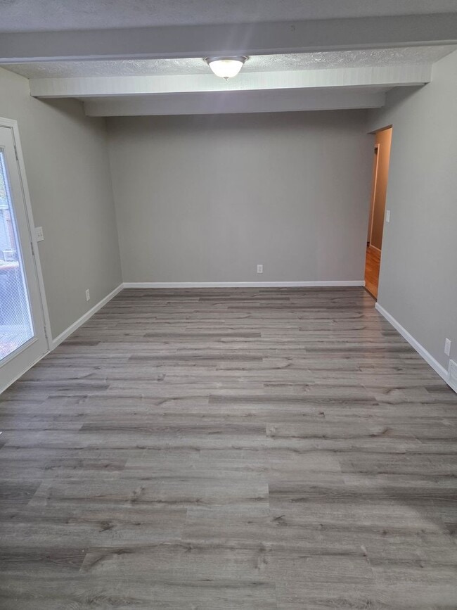 Building Photo - Millard 4 bed 2.5 bath, 2 car garage, fenc...